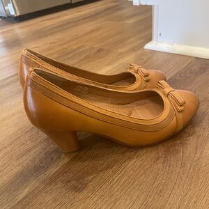 Mona Flying Handmade Heels With Bow Accent